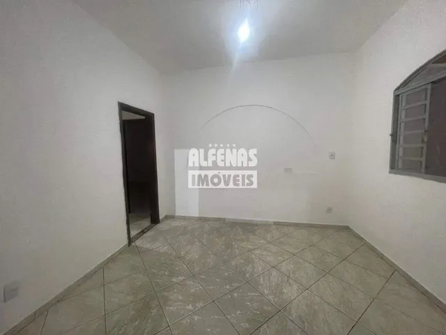 Imagem 11: Casa Comercial com 4 Quartos Sendo 1 com Suíte, Localizado no Bairro Eldorado