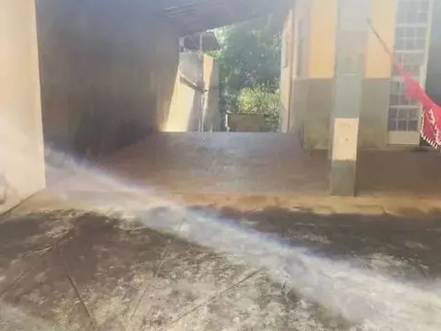 Imagem 2: Imóvel para Aluguel Possui 220 Metros Quadrados com 4 Quartos em Jardim Ipê - Lagoa