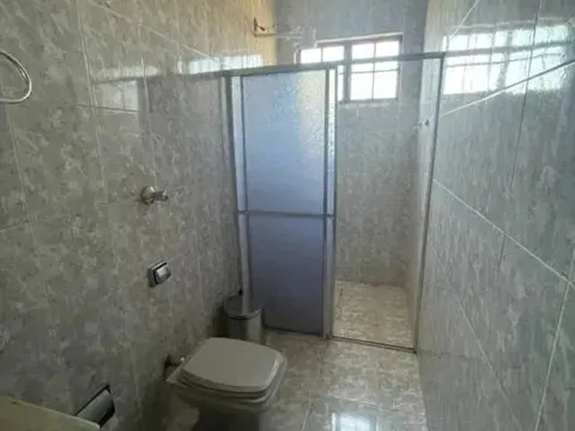 Imagem 9: Imóvel para Aluguel Possui 220 Metros Quadrados com 4 Quartos em Jardim Ipê - Lagoa