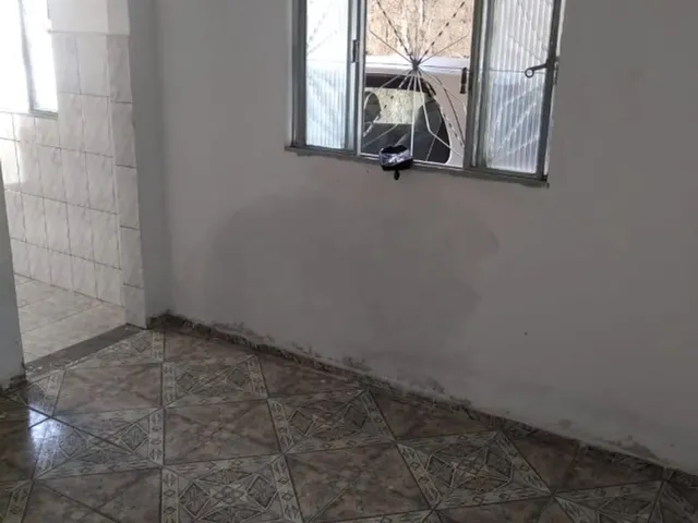 Imagem: Casa para Alugar - 2 Quartos Área Privativa!