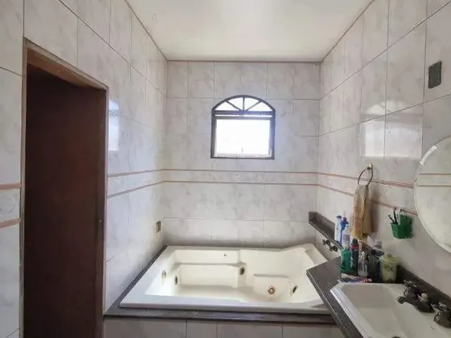 Imagem 2: Casa 6 Quartos, Suíte no Bairro Três Barras em Contagem/Mg Ampla, Completa e com Área