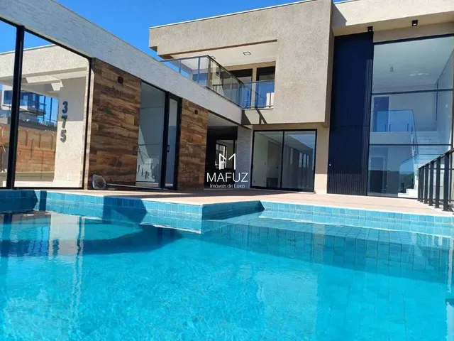 Imagem: Casa com 5 Quartos - 4 Suítes, Piscina
