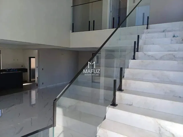Imagem 2: Casa com 5 Quartos - 4 Suítes, Piscina e Espaço Gourmet Completa - Alphaville Lagoa Dos