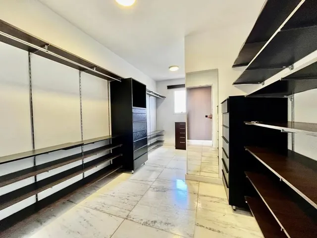 Imagem 13: Casa para Aluguel e Venda com 467 Metros Quadrados com 3 Quartos em Alphaville Lagoa dos I