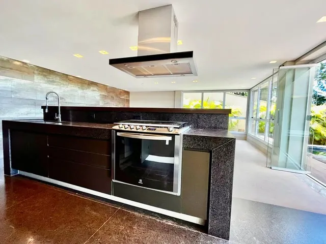 Imagem 6: Casa para Aluguel e Venda com 467 Metros Quadrados com 3 Quartos em Alphaville Lagoa dos I