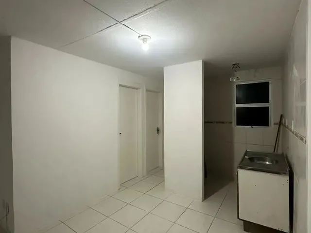 Imagem: O apartamento possui 2 Dormitórios, 1 Banheiro, 1 Vaga na