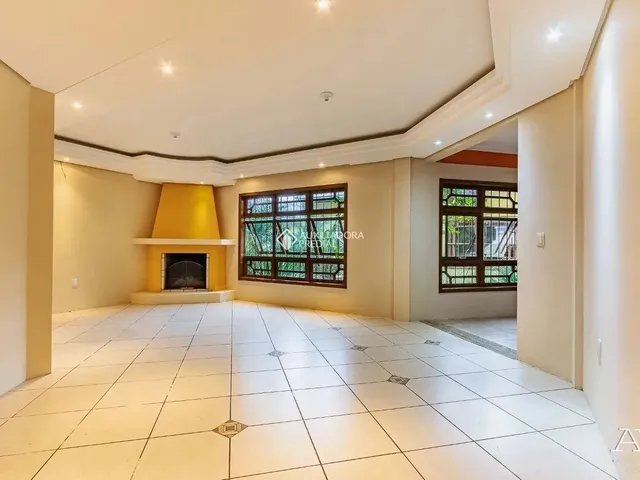 Imagem: Casa com 4 Dormitórios e Pátio Bairro