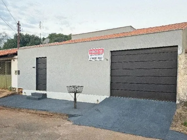 Imagem: A casa possui 2 Dormitórios, 1 Banheiro, 2 Vagas na