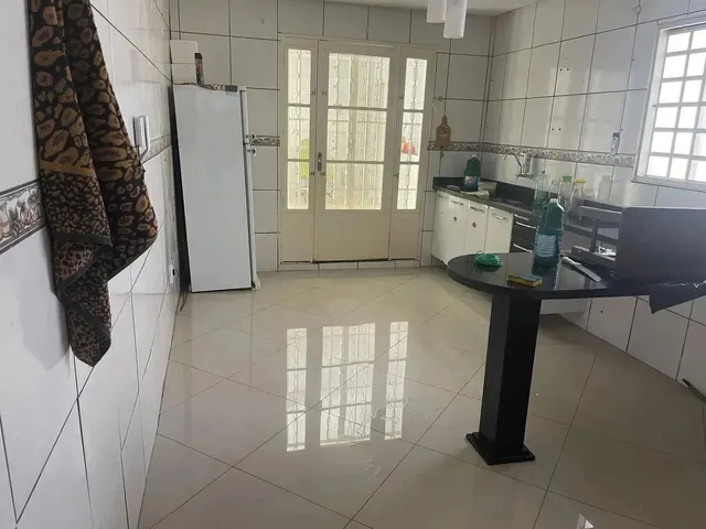 Imagem 2: Imóvel para Venda com 200 Metros Quadrados com 3 Quartos em Parque Atheneu - Goiânia