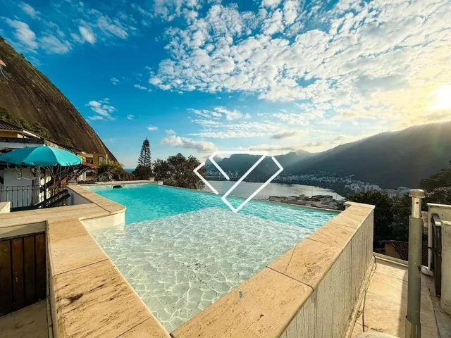 Imagem: Casa com 4 Quartos À Venda, 363 M² por