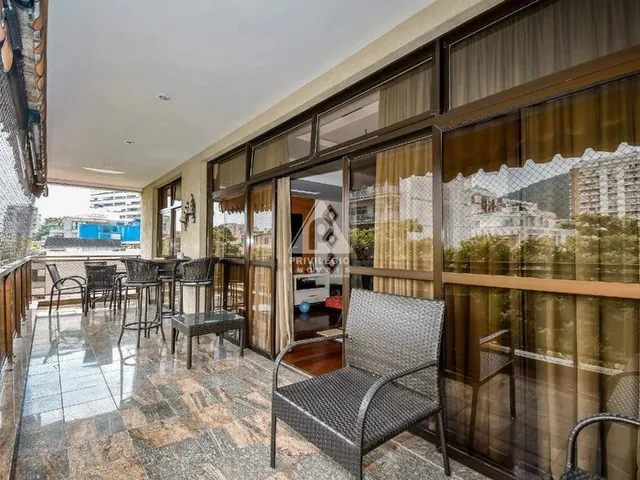 Imagem: Lindo Apartamento com Varandão em Rua Tranquila