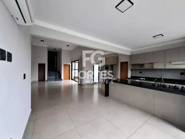 Imagem: A casa possui 3 Dormitórios, 3 Suítes, 5 Banheiros, 4