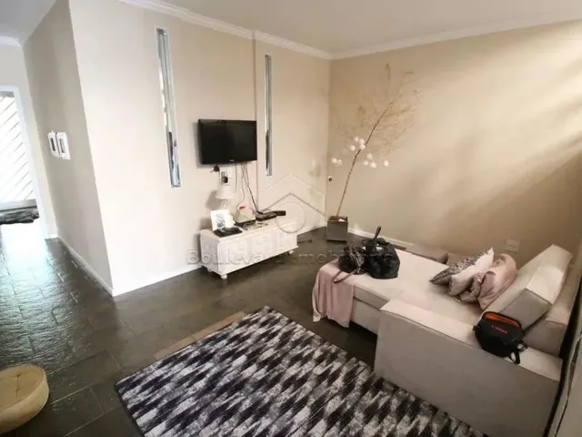Imagem: A casa possui 3 Dormitórios, 1 Suíte, 2 Banheiros, 2