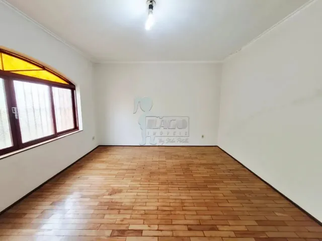 Imagem: A casa possui 4 Dormitórios, 1 Suíte, 4 Banheiros, 4