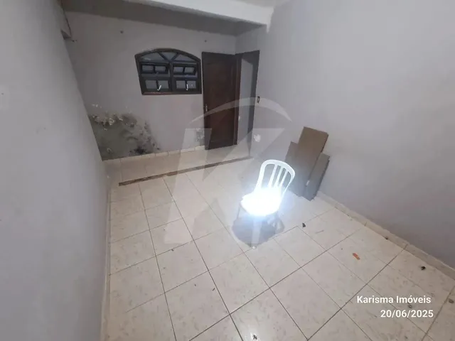 Imagem: Casa com 2 Quartos, Sala, Cozinha, Banheiro