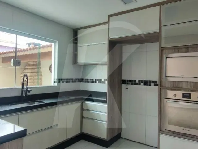 Imagem 5: Sobrado com 3 Quartos, Sendo 1 com Suíte, Sala, Cozinha, 3 Banheiros, 3 Vagas de Garagem