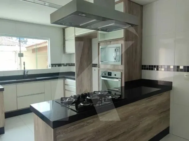Imagem 15: Sobrado com 3 Quartos, Sendo 1 com Suíte, Sala, Cozinha, 3 Banheiros, 3 Vagas de Garagem