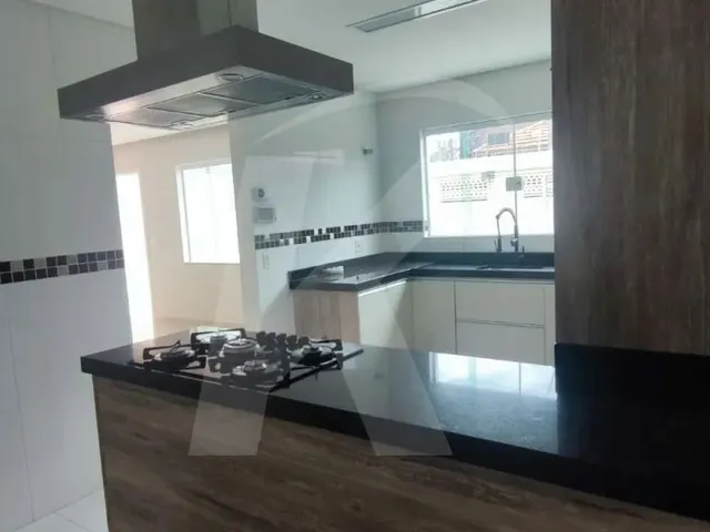Imagem 7: Sobrado com 3 Quartos, Sendo 1 com Suíte, Sala, Cozinha, 3 Banheiros, 3 Vagas de Garagem