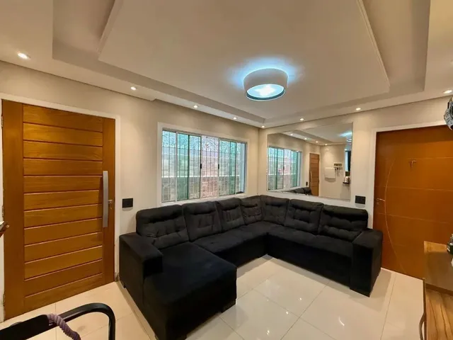 Imagem: A casa possui 3 Dormitórios, 3 Banheiros, 2 Vagas na