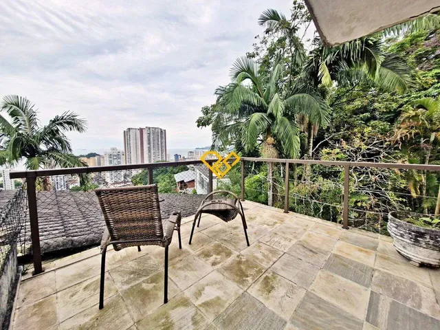 Imagem: Casa 6 Quartos para Locação em Santos
