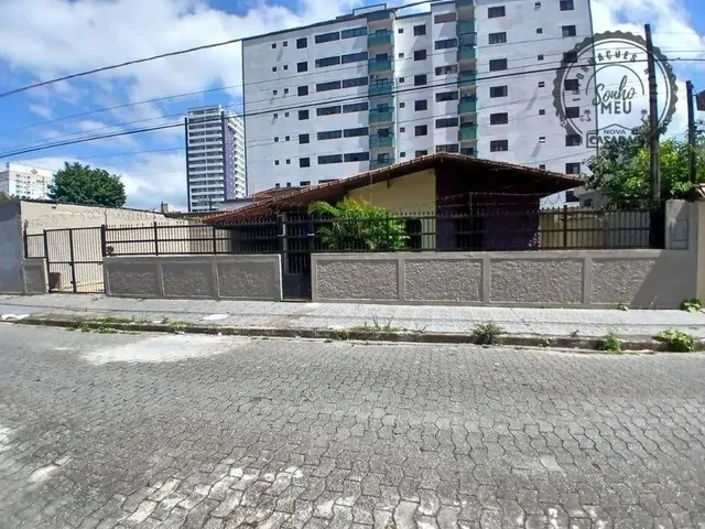 Imagem: A casa possui 3 Dormitórios, 2 Suítes, 3 Banheiros, 5