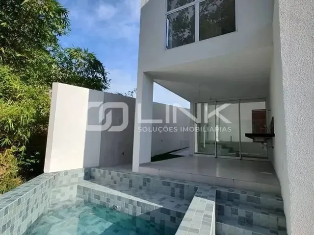 Imagem: A casa em condomínio possui 3 Dormitórios, 3 Suítes, 4