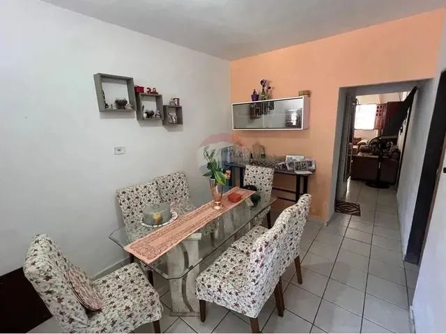 Imagem: A casa possui 3 Dormitórios, 2 Banheiros, 100m² de Área