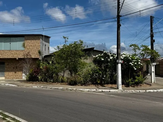 Imagem: Casa de Esquina em Frente À Praça do Conjunto