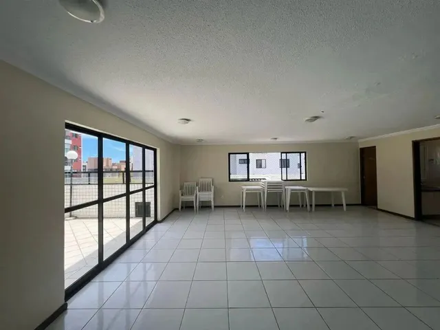 Imagem 2: Ponta Verde: Vendo Apartamento Enorme Entre o Espaço Educar, e o Palato 24H, e À 5