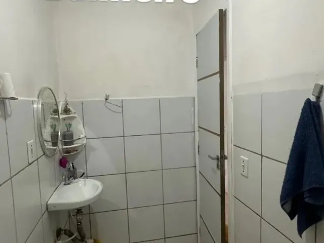 Imagem 4: Casa Reformada em Condomínio no Benedito Bentes: 3/4, Cozinha Planejada e Piso