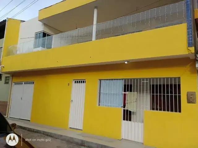 Imagem: A casa possui 4 Dormitórios, 3 Banheiros, 1 Vaga na