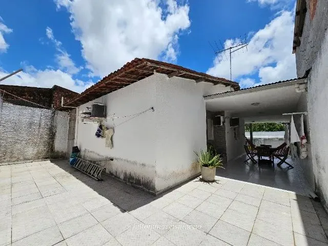 Imagem 2: Casa no Antares com 3 Quartos Sendo 1 Suíte