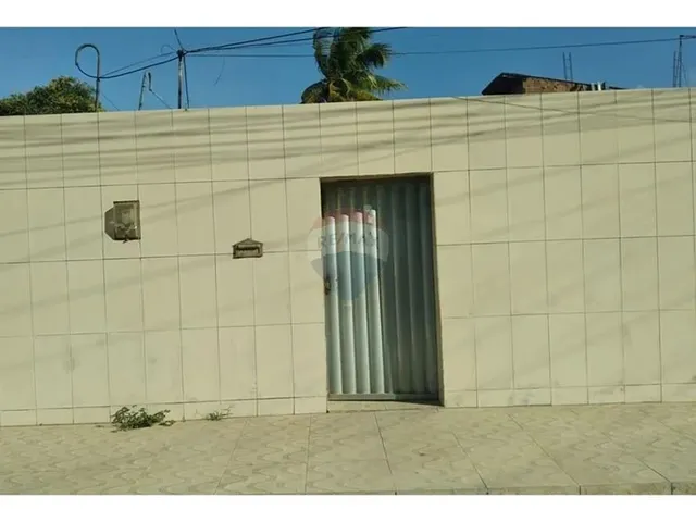 Imagem: A casa possui 3 Dormitórios, 1 Banheiro, 180m² de Área,