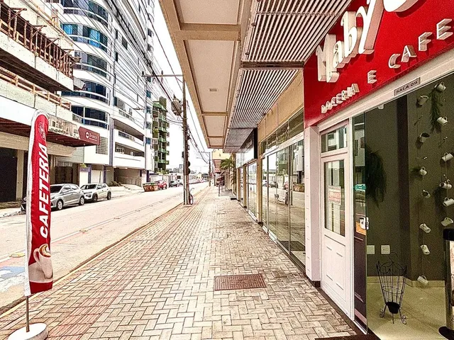 Imagem: Cafeteria na Meia Praia À Venda