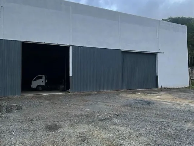 Imagem 1: Amplo Galpão com 650M² e 8M de Pé Direito - Excelente para Carga e Descarga!