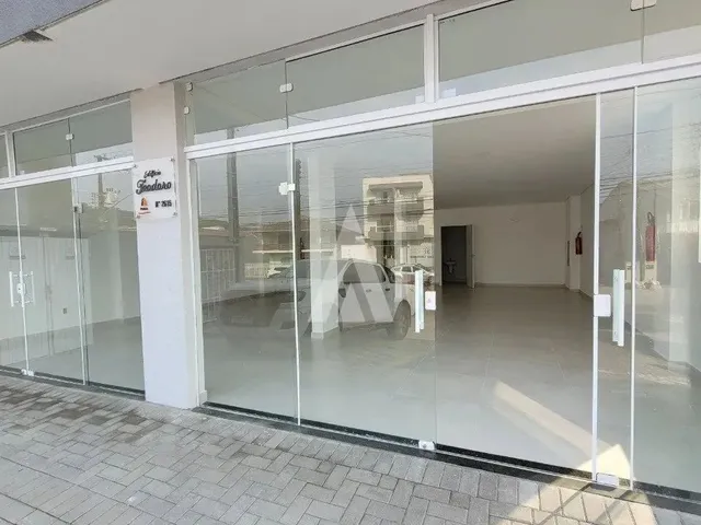 Imagem: O depósito possui 2 Banheiros, 118m² de Área e está