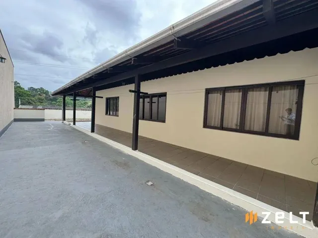 Imagem: O depósito possui 4 Dormitórios, 3 Banheiros, 315m² de