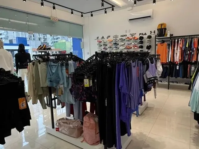 Imagem 2: Ponto Comercial a Venda na Meia Praia, 96M2