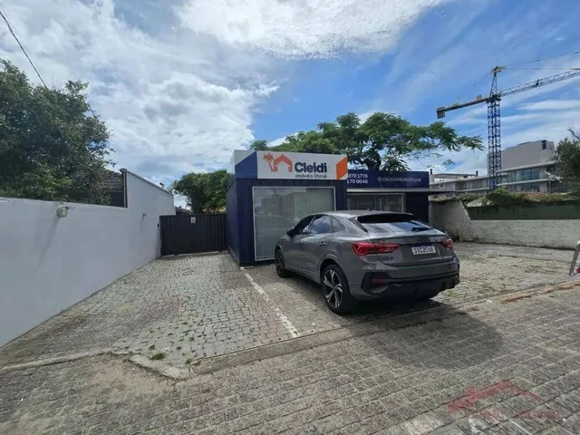 Imagem: O depósito possui 3 Vagas na garagem, 30m² de Área e