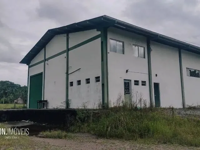 Imagem: O depósito possui 4 Banheiros, 5 Vagas na garagem, 339m²
