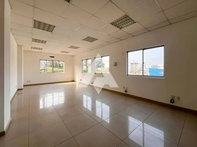 Imagem: O depósito possui 1 Vaga na garagem, 44m² de Área e