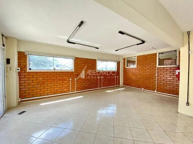 Imagem: O depósito possui 4 Vagas na garagem, 70m² de Área e