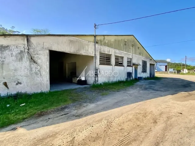 Imagem: O depósito possui 5 Vagas na garagem, 650m² de Área e