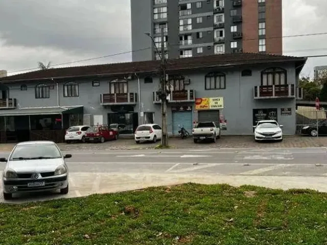 Imagem: O depósito possui 2 Dormitórios, 1 Suíte, 2 Banheiros, 5