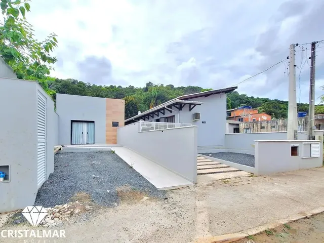 Imagem: Casa com Ponto Comercial em Bombas