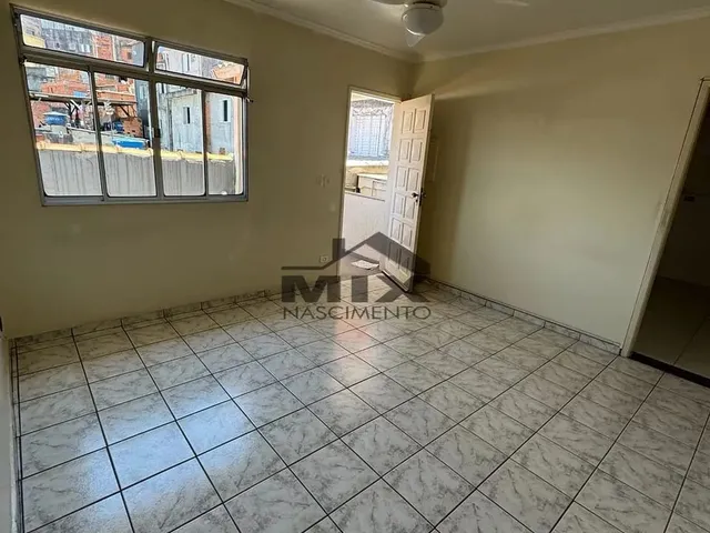Imagem: Sobrado com 2 Casas para Renda, Arejada