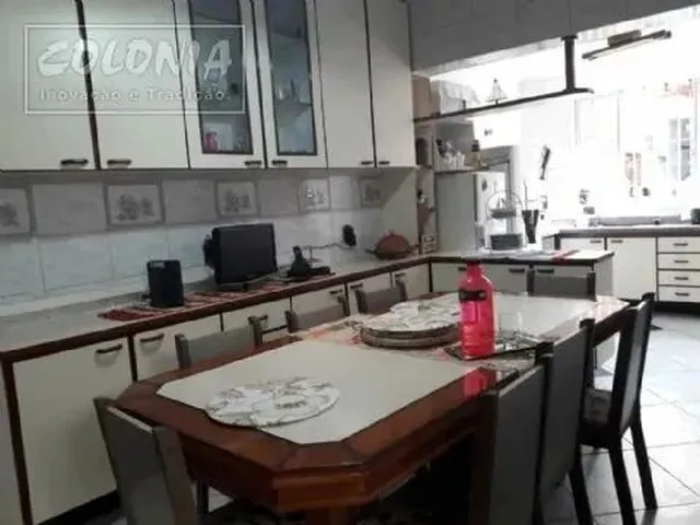 Imagem: A casa possui 3 Dormitórios, 1 Suíte, 3 Banheiros, 3
