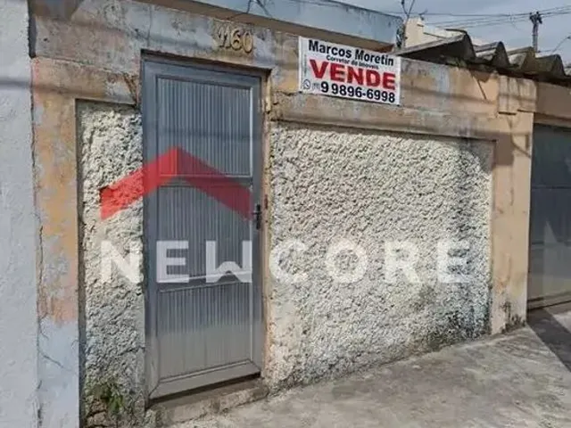 Imagem: A casa possui 3 Dormitórios, 2 Banheiros, 1 Vaga na