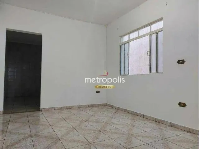 Imagem: A casa possui 4 Dormitórios, 2 Banheiros, 2 Vagas na