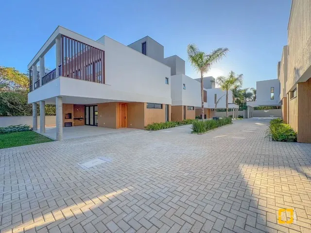 Imagem: Casa Nova em Condomínio - 3 Suítes - Pátio